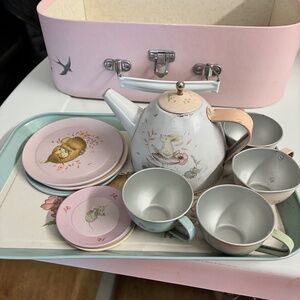 Adorable vintage child’s teaset in original carrying case.